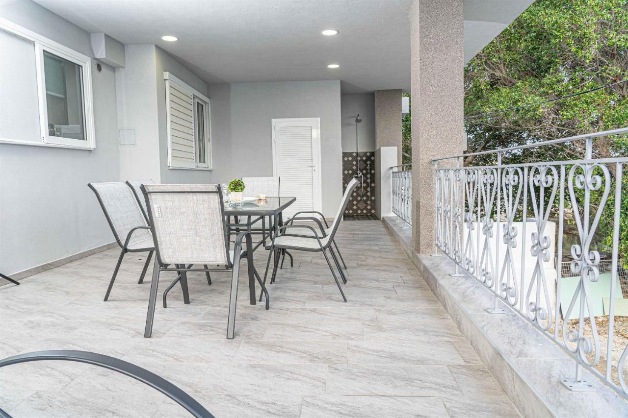 Tzortzi'S Family Apartments カリ・リメネス エクステリア 写真